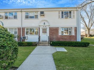 15-30 212th St #223, Bayside, NY 11360