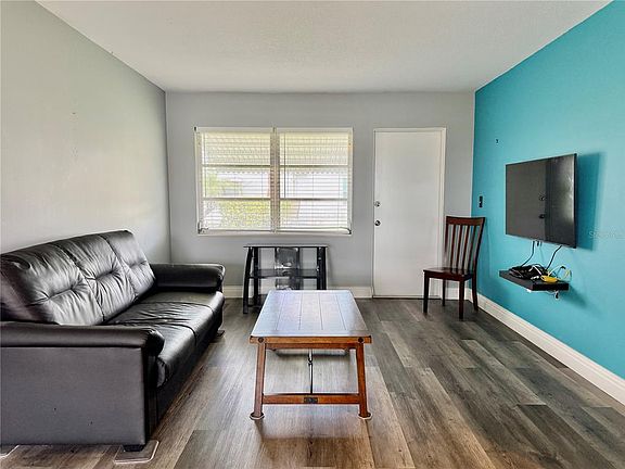 4th image of 2217 HOPKINS DRIVE W