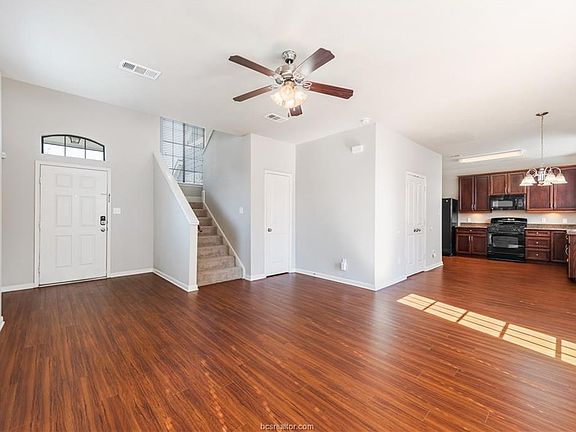 5th image of 1026 Venice Dr