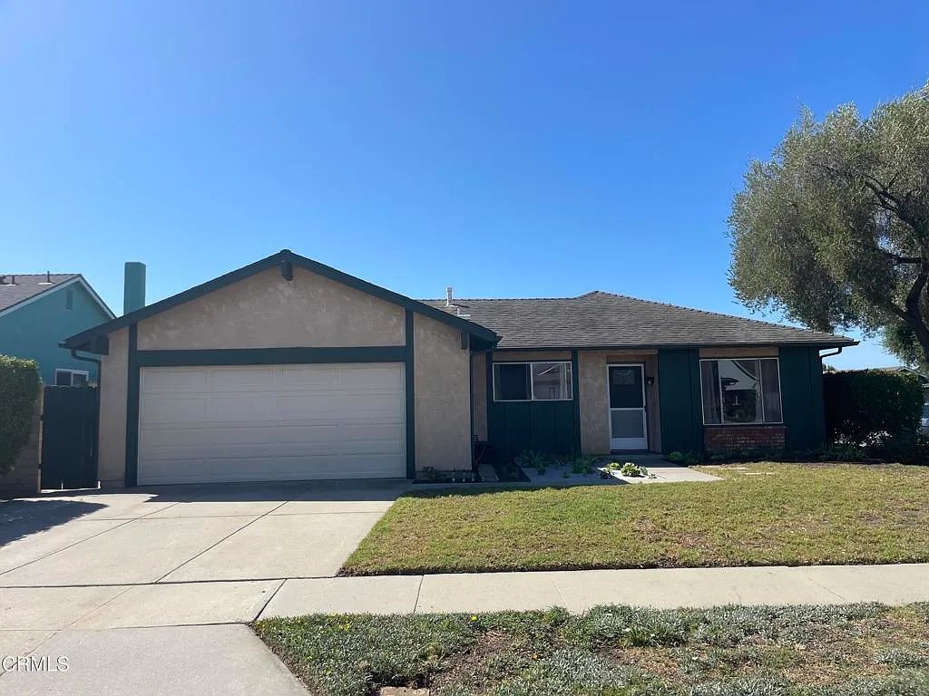 3 bed, 2.0 bath, 1438 sqft, $3,800 — Photo 1