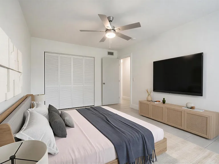 1747 Rodman St #302 — Photo 12