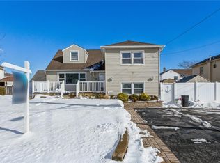 230 Franklin Ave, Island Park, NY 11558