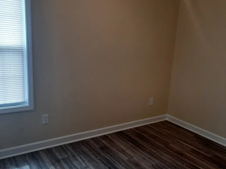 1330 Hillsboro St #B — Photo 12