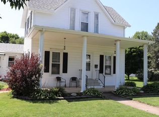 207 E McKibben St, Rossville, IL