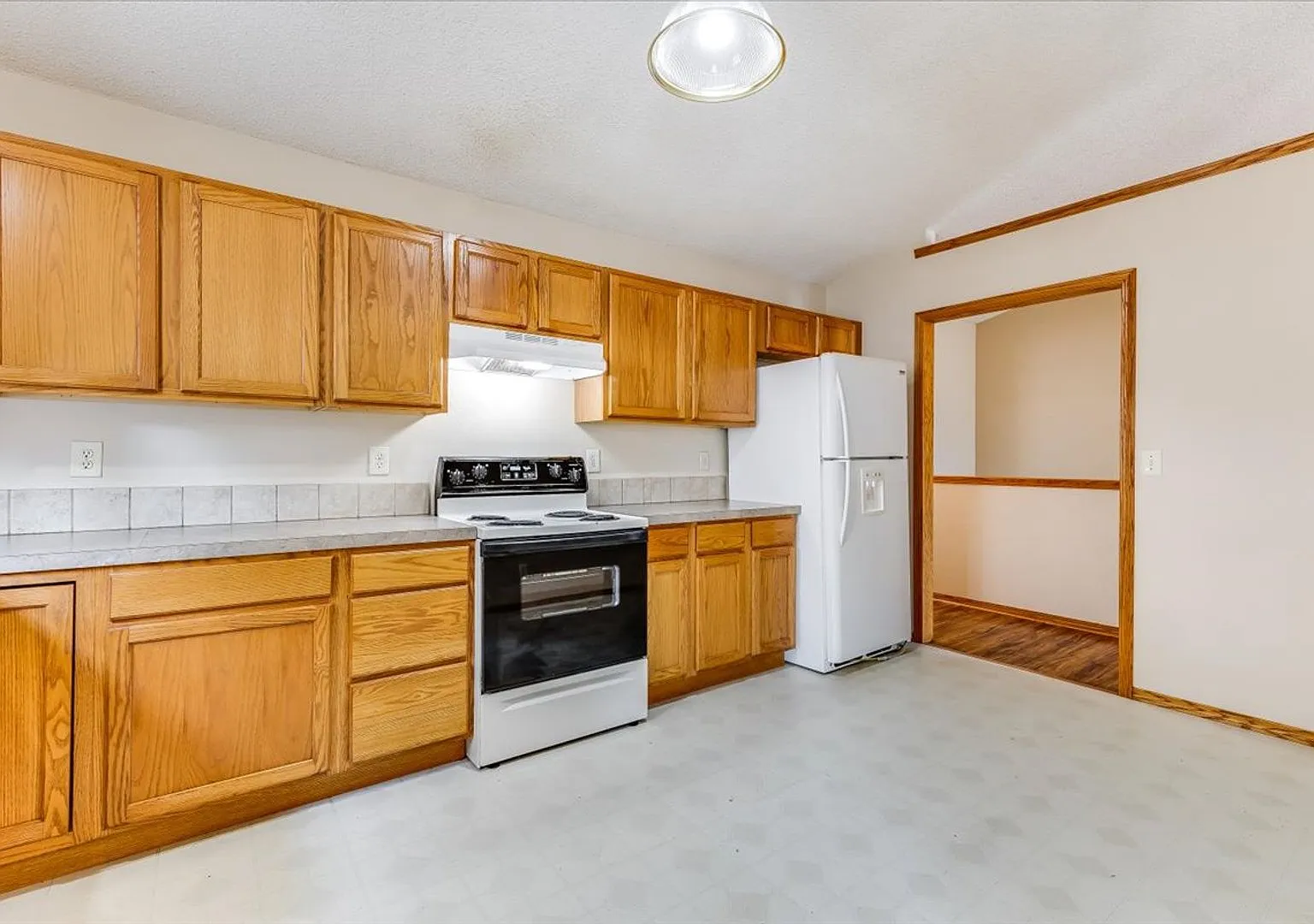 Beautiful and Spacious 4 Bedroom — Photo 2