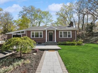 109 Centerport Rd, Centerport, NY 11721