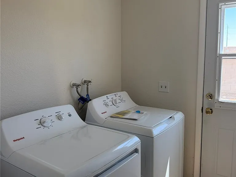 2324 Chapman Hill Dr — Photo 16
