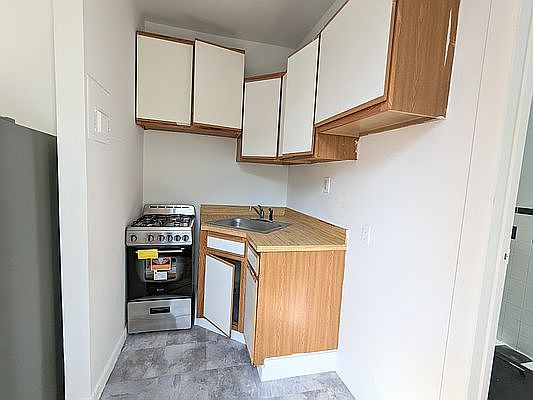 5th image of 1727 2nd Ave APT 5RS