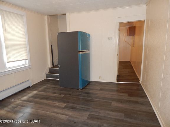 4th image of 13 Woodbury St