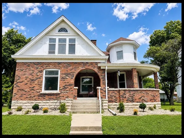 210 W Spruce St, Shelbina, MO 63468