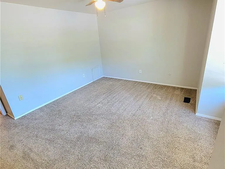 1537 Darren Cir — Photo 6