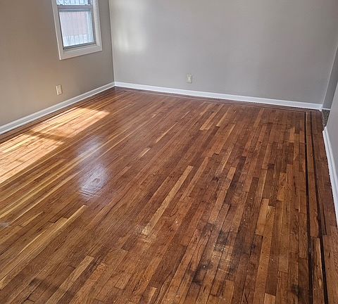 4th image of 11431 223rd St Floor 1