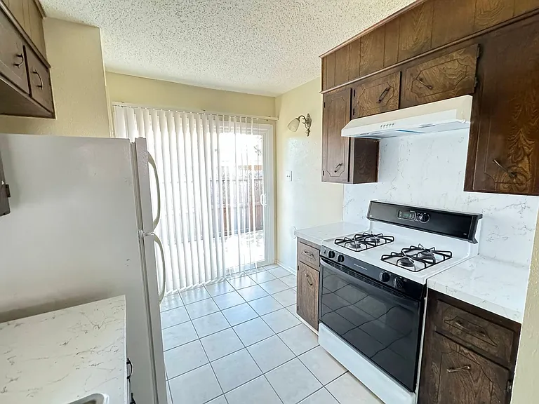 2206 Silverway Dr — Photo 10