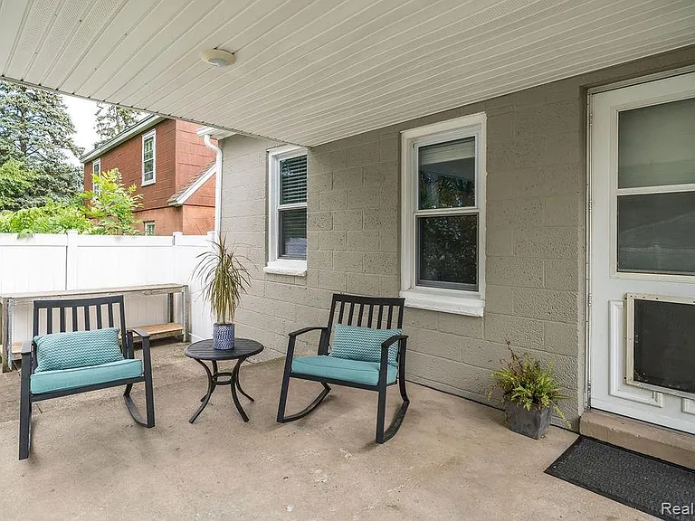165 Bowers St — Photo 25