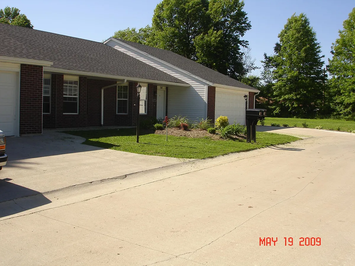 Building Photo - 629 Franklin Ave #1