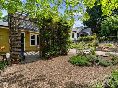 321 Sulphur Springs Rd, Asheville, NC, 28806