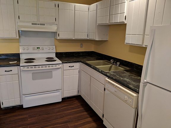 3rd image of 805 Forest Dale Ln #B