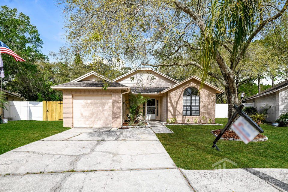 1st image of 12820 Dunhill Dr