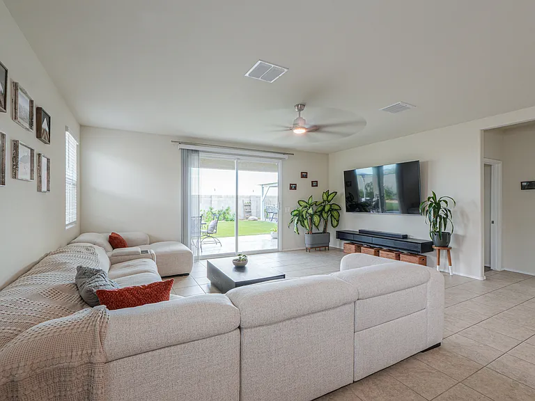 36065 W San Sisto Ave — Photo 32