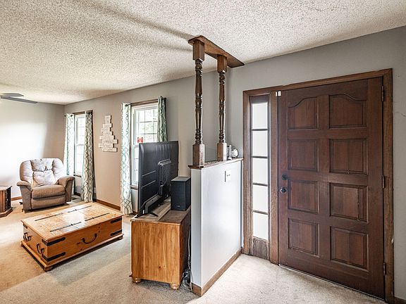 4th image of 102 Lake Point Dr