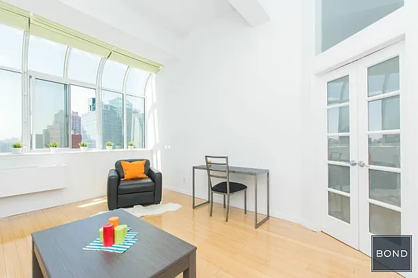 Sold by Bond New York | media 13