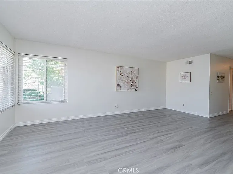 3 bed, 1084 sqft, $3,000 — Photo 2