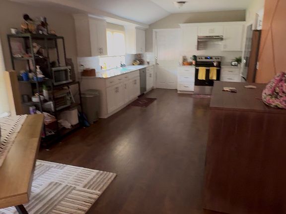 5th image of 1800 Cody Rd N
