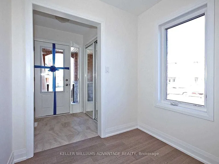 45 Fusilier Dr — Photo 2