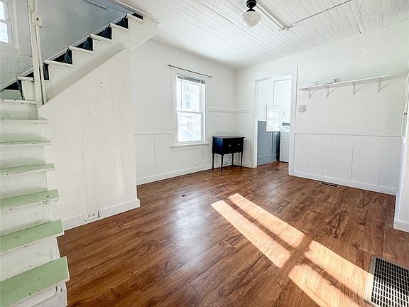 4th image of 308 Coddington Rd