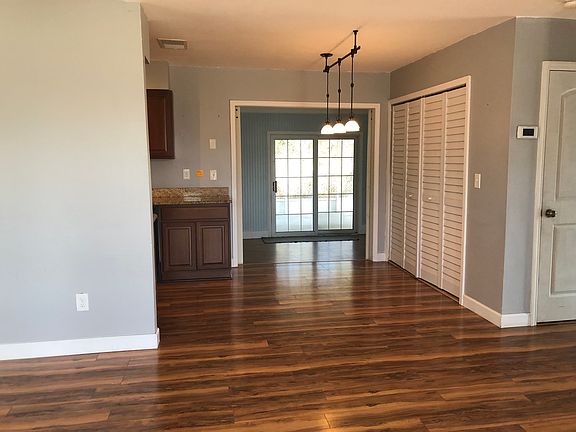 3rd image of 208 Trade Wind Ln