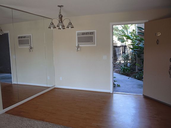3rd image of 5252 Orange Ave Unit 213