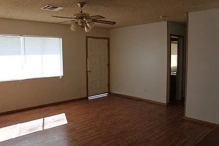 3 bed, 1.5 bath, 1517 sqft, $1,695 — Photo 3