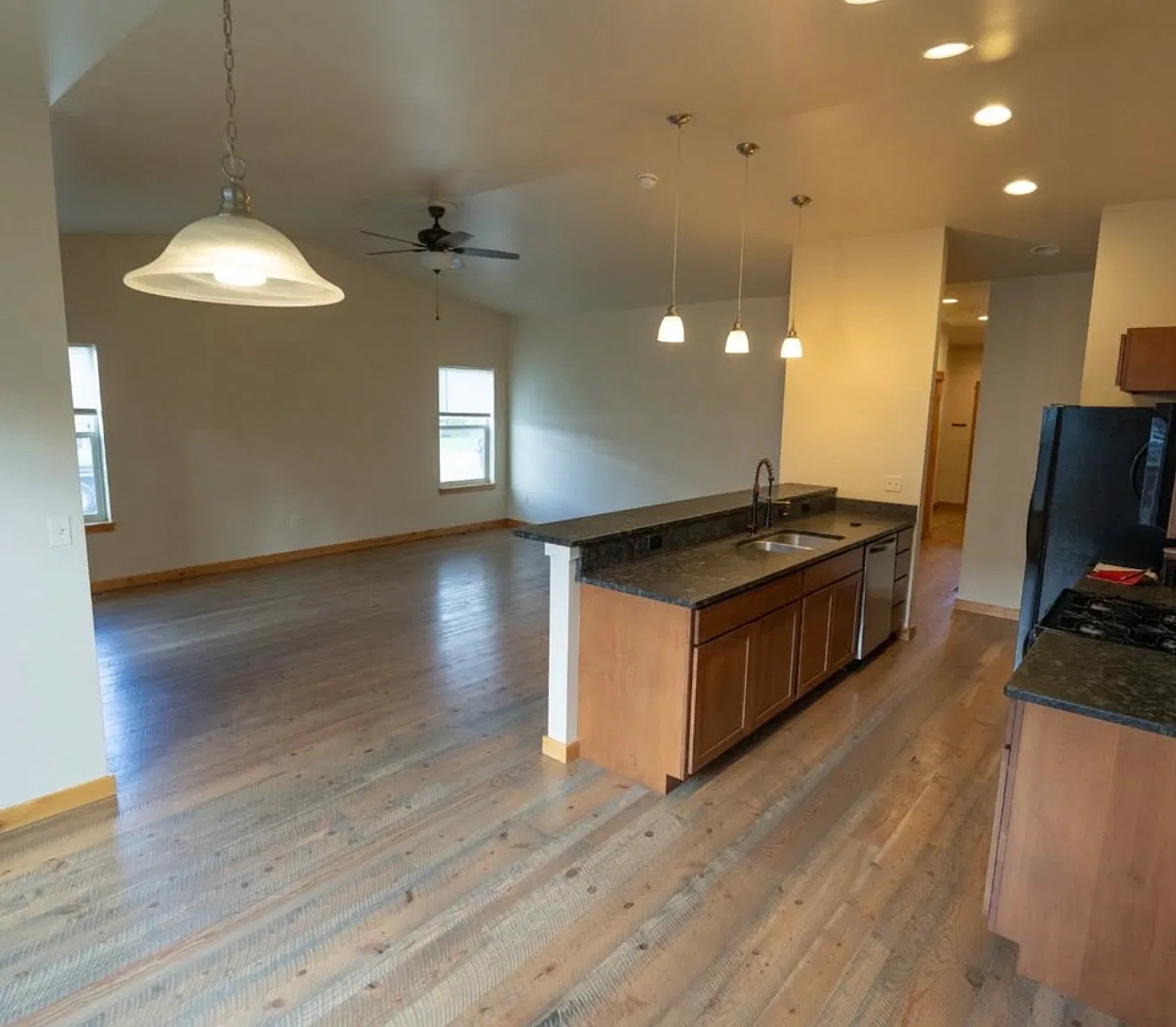 20 Voyager Ln — Photo 1