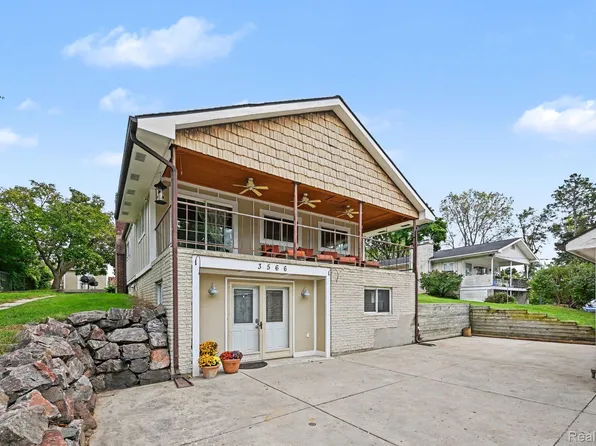 3566 Lotus Dr, Waterford, MI 48329