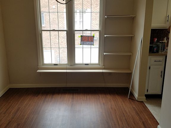 4th image of 105 Cooper Pl E