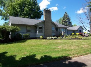 39 Keswick Rd, Lockport, NY 14094