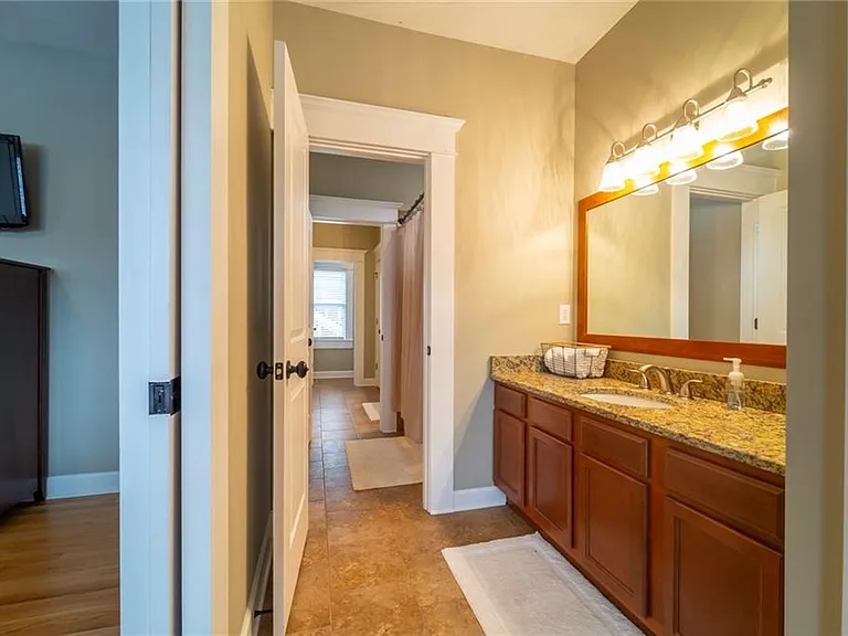781 Greenwood Ave NE — Photo 40