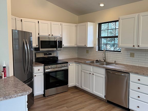4th image of 3135 Lake Park Way