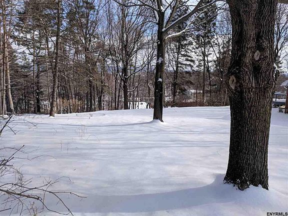 3rd image of 8 Pineview Ave