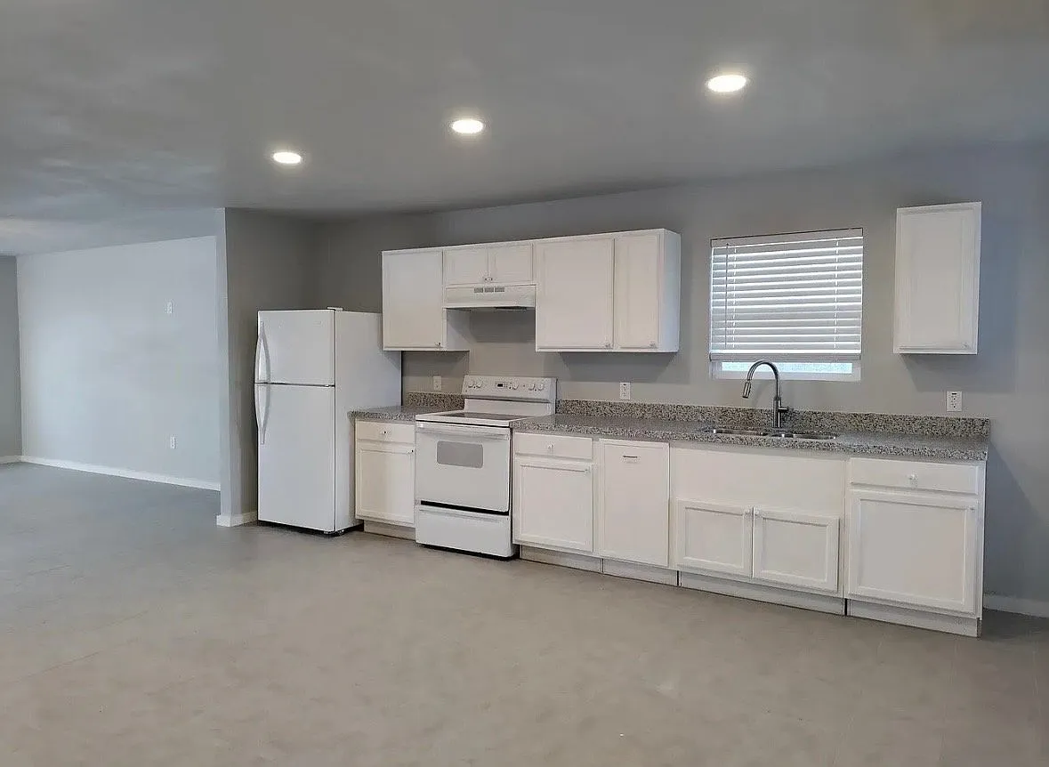 Stunning new Home 3BD-2BTH — Photo 2