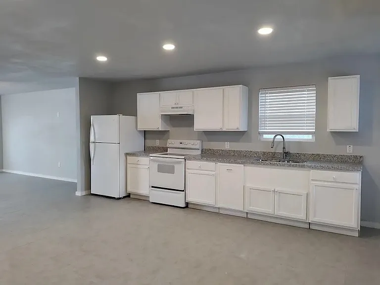 1808 Chacon St — Photo 2
