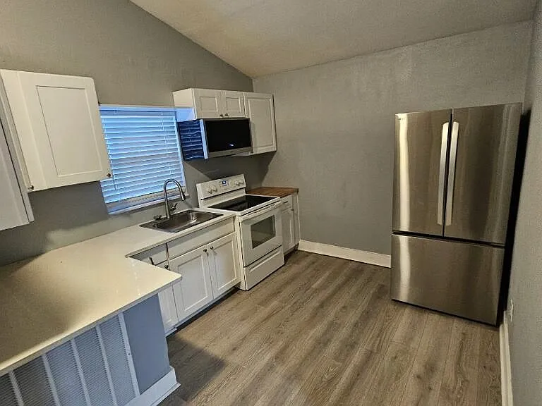 1314 W Rambla St #A — Photo 5