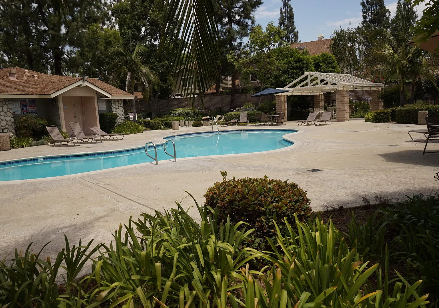 Luxury 3-bed and 2 bath property in San Dimas — Photo 3