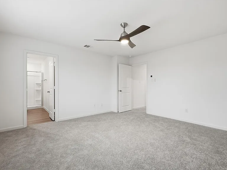 2106 Meadow Park Dr — Photo 16