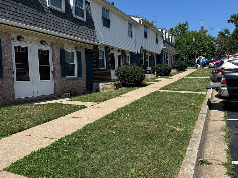 87 Carroll View Ave — Photo 3