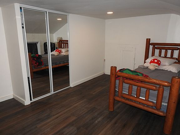4th image of 66 E Main St