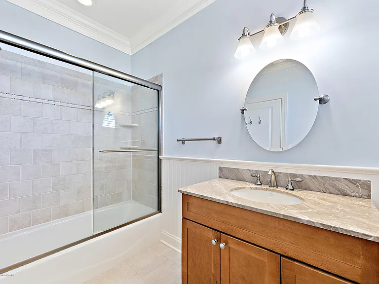 30 Columbus Dr — Photo 38
