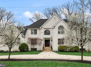 18 Cooper Run Dr, Cherry Hill, NJ 08003