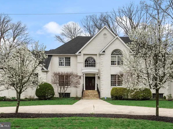 18 Cooper Run Dr, Cherry Hill, NJ 08003