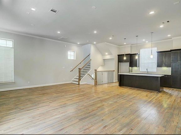 2nd image of 1040 W 26th St Unit B
